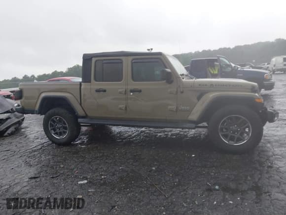 ✅ 2020 Jeep Gladiator Overland • VIN: 1C6HJTFG0LL160699 • Lot: 42326325. Listed on IAAI with 65,639 mi. Free auction sales archive from the USA and detailed vehicle history report at DreamBid. Image 13.
