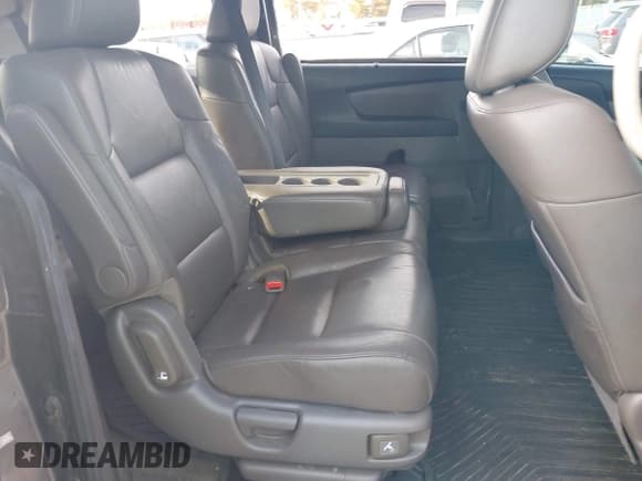 ✅ 2014 Honda Odyssey Touring • VIN: 5FNRL5H96EB074255 • Lot: 43699537. Wystawiony na IAAI z przebiegiem 218 706 mil. Bezpłatny archiwum sprzedaży aukcyjnych z USA i szczegółowy raport historii pojazdu na DreamBid. Zdjęcie 8.