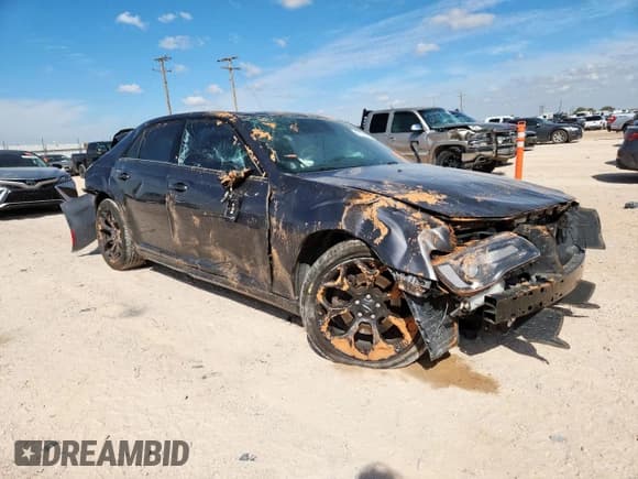 ✅ 2019 Chrysler 300 S • VIN: 2C3CCABT1KH569640 • Lot: 81071855. Wystawiony na Copart z przebiegiem 103 124 mil. Bezpłatny archiwum sprzedaży aukcyjnych z USA i szczegółowy raport historii pojazdu na DreamBid. Zdjęcie 4.