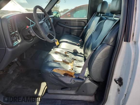 2001 GMC Sierra 1500 SL с VIN 1GTEC14V11E124615, выставлен на аукционе Copart как лот 91309965 с пробегом 255 933 миль миль и Чистый • Clean title. История ставок и продаж доступна на DreamBid. Изображение 7.