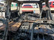 ✅ 2023 Rivian R1S Adventure • VIN: 7PDSGABA7PN009929 • Lot: 60833324. Wystawiony na Copart z przebiegiem Nie podano. Bezpłatny archiwum sprzedaży aukcyjnych z USA i szczegółowy raport historii pojazdu na DreamBid. Zdjęcie 10.