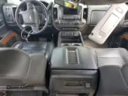 ✅ 2018 Chevrolet Silverado 1500 High Country • VIN: 3GCUKTEJ5JG438198 • Лот: 84261335. Опубликован ранее на Copart с пробегом 91 664 миль. Бесплатный доступ к архиву аукционных продаж из США и подробный отчёт об истории автомобиля на DreamBid. Изображение 8.