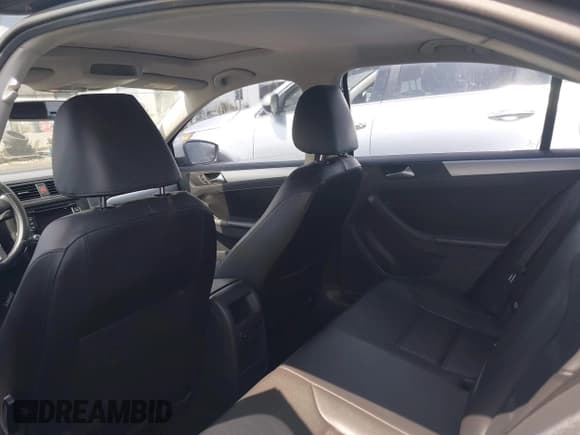 ✅ 2013 Volkswagen Jetta SE • VIN: 3VWDP7AJ0DM352654 • Lot: 42552411. Wystawiony na IAAI z przebiegiem 84 145 mil. Bezpłatny archiwum sprzedaży aukcyjnych z USA i szczegółowy raport historii pojazdu na DreamBid. Zdjęcie 13.