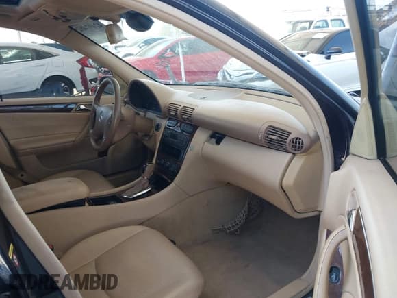 ✅ 2003 Mercedes-Benz C 240 • VIN: WDBRF61J73E011907 • Lot: 42497482. Wystawiony na IAAI z przebiegiem 114 533 mil. Bezpłatny archiwum sprzedaży aukcyjnych z USA i szczegółowy raport historii pojazdu na DreamBid. Zdjęcie 5.