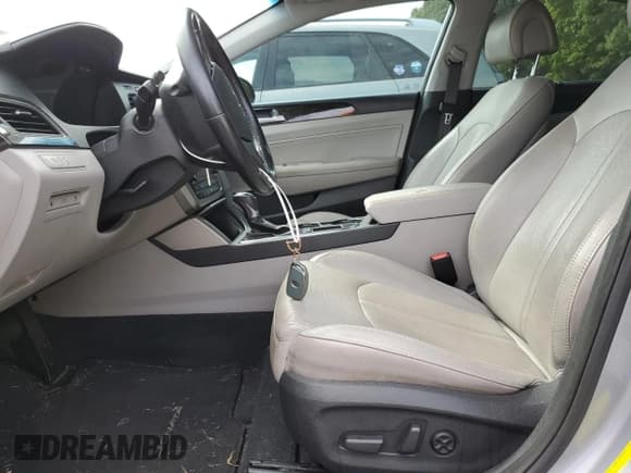 ✅ 2016 Hyundai Sonata Sport • VIN: 5NPE34AF3GH414250 • Лот: 68622255. Опубликован ранее на Copart с пробегом 130 776 миль. Бесплатный доступ к архиву аукционных продаж из США и подробный отчёт об истории автомобиля на DreamBid. Изображение 7.