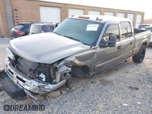 ✅ 2006 Chevrolet Silverado 2500HD LT3 • VIN: 1GCHK23D36F213635 • Lot: 43737426. Wystawiony na IAAI z przebiegiem 302 249 mil. Bezpłatny archiwum sprzedaży aukcyjnych z USA i szczegółowy raport historii pojazdu na DreamBid. Zdjęcie 2.