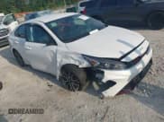 ✅ 2023 Kia Forte GT-Line • VIN: 3KPF54AD7PE667329 • Lot: 43082338. Wystawiony na IAAI z przebiegiem 43 055 mil. Bezpłatny archiwum sprzedaży aukcyjnych z USA i szczegółowy raport historii pojazdu na DreamBid. Zdjęcie 1.