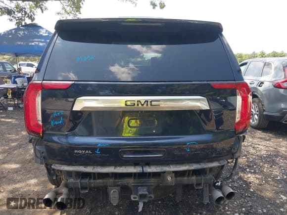 ✅ 2021 GMC Yukon Denali • VIN: 1GKS2DKL7MR198227 • Лот: 42821357. Опубликован ранее на IAAI с пробегом 105 853 миль. Бесплатный доступ к архиву аукционных продаж из США и подробный отчёт об истории автомобиля на DreamBid. Изображение 17.