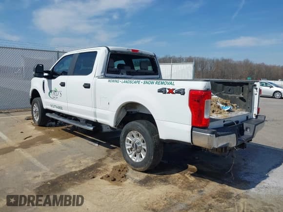 ✅ 2017 Ford F-250 Lariat • VIN: 1FT7W2B61HEC00975 • Лот: 41722767. Опубликован ранее на IAAI с пробегом 72 663 миль. Бесплатный доступ к архиву аукционных продаж из США и подробный отчёт об истории автомобиля на DreamBid. Изображение 3.
