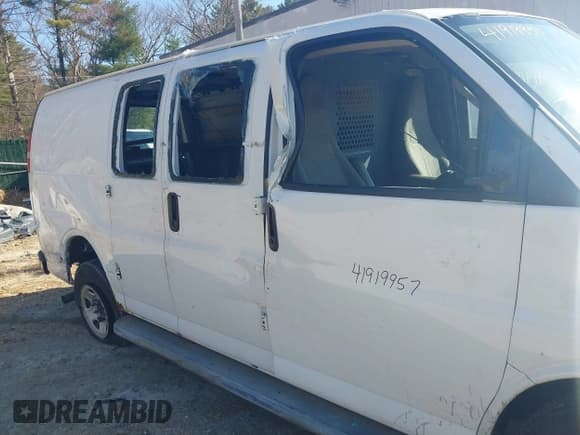 ✅ 2016 GMC Savana Cargo • VIN: 1GTW7AFFXG1904336 • Лот: 41919957. Опубликован ранее на IAAI с пробегом 330 932 миль. Бесплатный доступ к архиву аукционных продаж из США и подробный отчёт об истории автомобиля на DreamBid. Изображение 6.