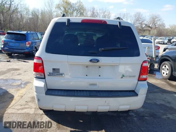 ✅ 2011 Ford Escape Hybrid • VIN: 1FMCU4K37BKC68370 • Lot: 41895193. Wystawiony na IAAI z przebiegiem 220 321 mil. Bezpłatny archiwum sprzedaży aukcyjnych z USA i szczegółowy raport historii pojazdu na DreamBid. Zdjęcie 17.