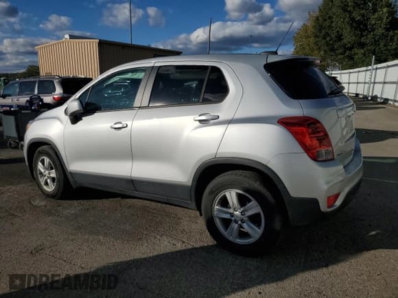 ✅ 2021 Chevrolet Trax LS • VIN: KL7CJKSB7MB301442 • Lot: 82714655. Listed on Copart with 53,597 mi. Free auction sales archive from the USA and detailed vehicle history report at DreamBid. Image 2.