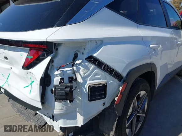 ✅ 2025 Hyundai Tucson SEL • VIN: 5NMJB3DE2SH495004 • Lot: 43651320. Listed on IAAI with 25,130 mi. Free auction sales archive from the USA and detailed vehicle history report at DreamBid. Image 19.