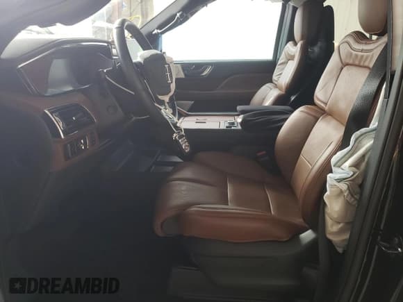 ✅ 2024 Lincoln Navigator Reserve • VIN: 5LMJJ2LGXREL14382 • Lot: 61425055. Listed on Copart with 10,377 mi. Free auction sales archive from the USA and detailed vehicle history report at DreamBid. Image 7.