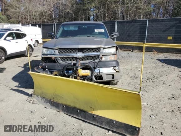 ✅ 2003 Chevrolet Silverado 2500HD LS • VIN: 1GCHK29U73E342647 • Lot: 78028314. Wystawiony na Copart z przebiegiem 285 675 mil. Bezpłatny archiwum sprzedaży aukcyjnych z USA i szczegółowy raport historii pojazdu na DreamBid. Zdjęcie 5.