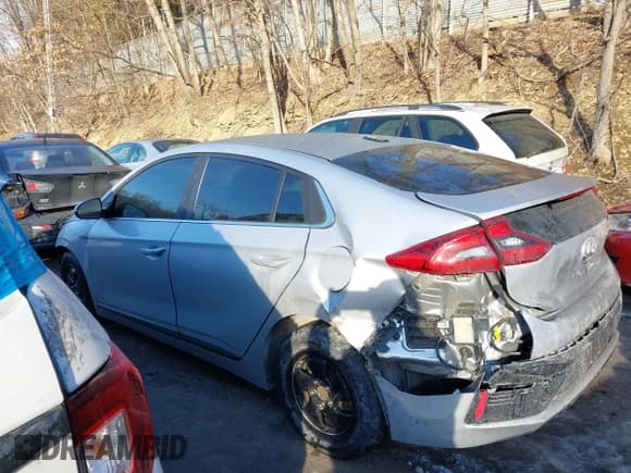 ✅ 2018 Hyundai Ioniq SEL • VIN: KMHC75LC2JU082573 • Lot: 41417248. Wystawiony na IAAI z przebiegiem 86 541 mil. Bezpłatny archiwum sprzedaży aukcyjnych z USA i szczegółowy raport historii pojazdu na DreamBid. Zdjęcie 15.