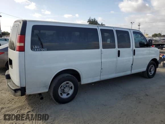 ✅ 2010 Chevrolet Express Passenger LT • VIN: 1GA2G1DG1A1144033 • Lot: 82445555. Wystawiony na Copart z przebiegiem 203 243 mil. Bezpłatny archiwum sprzedaży aukcyjnych z USA i szczegółowy raport historii pojazdu na DreamBid. Zdjęcie 3.