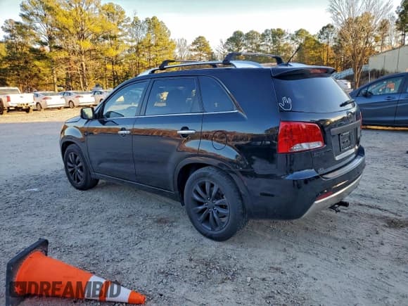 ✅ 2013 Kia Sorento SX • VIN: 5XYKW4A29DG345929 • Лот: 94591825. Опубликован ранее на Copart с пробегом 247 218 миль. Бесплатный доступ к архиву аукционных продаж из США и подробный отчёт об истории автомобиля на DreamBid. Изображение 2.