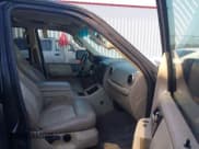 ✅ 2003 Ford Expedition Eddie Bauer • VIN: 1FMRU17W83LA32933 • Lot: 43636033. Wystawiony na IAAI z przebiegiem 252 084 mil. Bezpłatny archiwum sprzedaży aukcyjnych z USA i szczegółowy raport historii pojazdu na DreamBid. Zdjęcie 5.