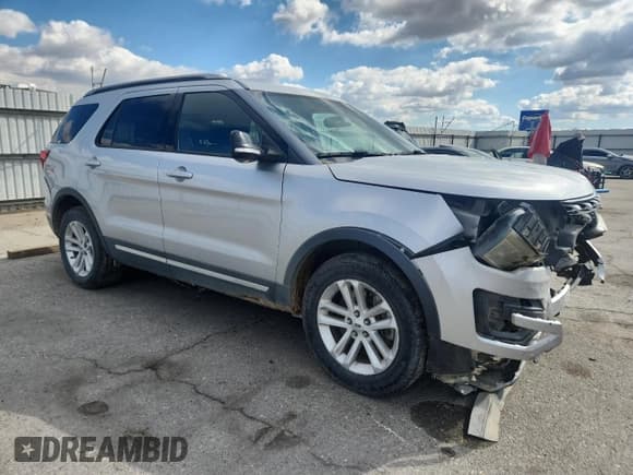 ✅ 2016 Ford Explorer XLT • VIN: 1FM5K7D88GGA35178 • Lot: 82503815. Wystawiony na Copart z przebiegiem 143 491 mil. Bezpłatny archiwum sprzedaży aukcyjnych z USA i szczegółowy raport historii pojazdu na DreamBid. Zdjęcie 4.