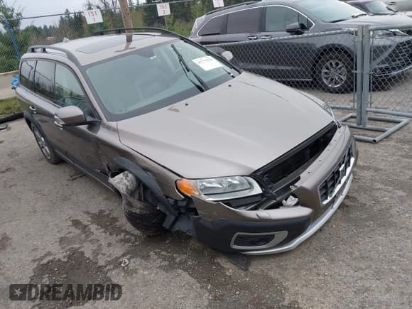 ✅ 2008 Volvo XC70 • VIN: YV4BZ982381036891 • Lot: 43777978. Listed on IAAI with 85,588 mi. Free auction sales archive from the USA and detailed vehicle history report at DreamBid. Image 1.