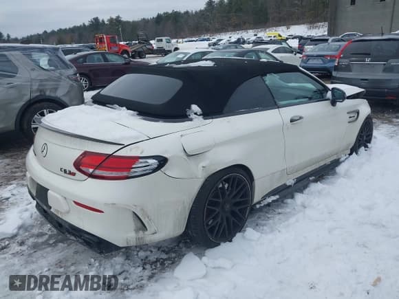 ✅ 2019 Mercedes-Benz C 63 S AMG • VIN: WDDWK8HB6KF926434 • Lot: 41521120. Listed on IAAI with 87,095 mi. Free auction sales archive from the USA and detailed vehicle history report at DreamBid. Image 4.