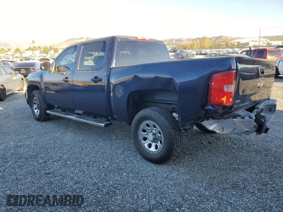 ✅ 2011 Chevrolet Silverado 1500 LS • VIN: 3GCPCREAXBG196524 • Lot: 92111925. Wystawiony na Copart z przebiegiem 176 027 mil. Bezpłatny archiwum sprzedaży aukcyjnych z USA i szczegółowy raport historii pojazdu na DreamBid. Zdjęcie 2.