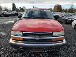 1999 Chevrolet Blazer LS z VIN 1GNDT13WXXK201988, wystawiony jako Copart lot #81960364 z przebiegiem 219 613 mil mil oraz Szkoda całkowita • Salvage title. Historia ofert i sprzedaży dostępna na DreamBid. Obrazek 5.