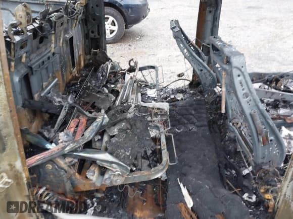 ✅ 2019 Chevrolet Silverado 1500 LT • VIN: 1GCPWCED0KZ116422 • Lot: 42883220. Wystawiony na IAAI z przebiegiem Nie podano. Bezpłatny archiwum sprzedaży aukcyjnych z USA i szczegółowy raport historii pojazdu na DreamBid. Zdjęcie 8.