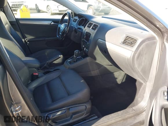 ✅ 2018 Volkswagen Jetta SE • VIN: 3VWDB7AJ9JM228389 • Лот: 43443824. Опубликован ранее на IAAI с пробегом 70 467 миль. Бесплатный доступ к архиву аукционных продаж из США и подробный отчёт об истории автомобиля на DreamBid. Изображение 5.