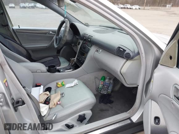 ✅ 2004 Mercedes-Benz C 230 Kompressor • VIN: WDBRF40J14A569539 • Lot: 41714209. Listed on IAAI with 96,240 mi. Free auction sales archive from the USA and detailed vehicle history report at DreamBid. Image 5.