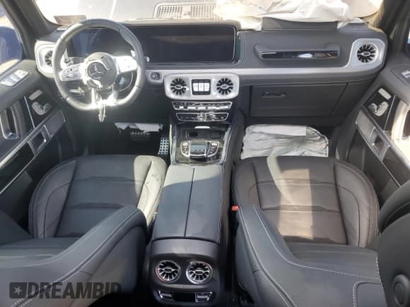 ✅ 2024 Mercedes-Benz G 63 AMG • VIN: W1NYC7HJ2RX504532 • Lot: 46419745. Wystawiony na Copart z przebiegiem 4 355 mil. Bezpłatny archiwum sprzedaży aukcyjnych z USA i szczegółowy raport historii pojazdu na DreamBid. Zdjęcie 8.