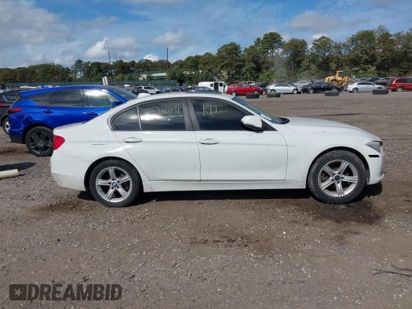 ✅ 2013 BMW 3 Series 328i xDrive • VIN: WBA3B3C55DJ810415 • Lot: 43402324. Listed on IAAI with Not provided. Free auction sales archive from the USA and detailed vehicle history report at DreamBid. Image 12.