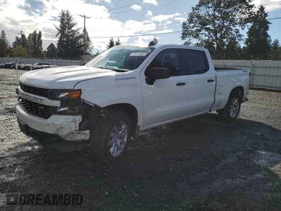 2022 Chevrolet Silverado 1500 Custom z VIN 3GCPYBEK7NG135234, wystawiony jako Copart lot #81911895 z przebiegiem 88 596 mil mil oraz Szkoda całkowita • Salvage title. Historia ofert i sprzedaży dostępna na DreamBid. Obrazek 1.