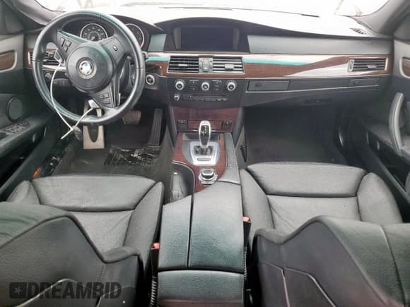 ✅ 2010 BMW 5 Series 550i • VIN: WBANW5C5XACT57157 • Lot: 66046995. Wystawiony na Copart z przebiegiem 109 213 mil. Bezpłatny archiwum sprzedaży aukcyjnych z USA i szczegółowy raport historii pojazdu na DreamBid. Zdjęcie 8.