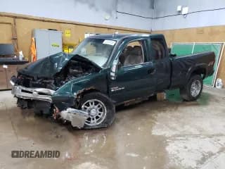 ✅ 2004 Chevrolet Silverado 2500HD LT • VIN: 1GCHK29224E392551 • Lot: 52593945. Wystawiony na Copart z przebiegiem Nie podano. Bezpłatny archiwum sprzedaży aukcyjnych z USA i szczegółowy raport historii pojazdu na DreamBid. Zdjęcie 1.