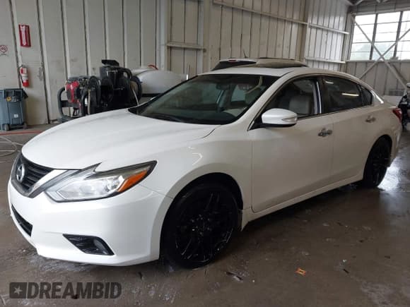 ✅ 2017 Nissan Altima S • VIN: 1N4AL3AP3HC214781 • Lot: 43345792. Wystawiony na IAAI z przebiegiem 131 840 mil. Bezpłatny archiwum sprzedaży aukcyjnych z USA i szczegółowy raport historii pojazdu na DreamBid. Zdjęcie 2.