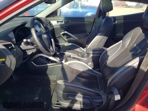 ✅ 2013 Hyundai Veloster Turbo • VIN: KMHTC6AE4DU104745 • Lot: 42823685. Wystawiony na Copart z przebiegiem Nie podano. Bezpłatny archiwum sprzedaży aukcyjnych z USA i szczegółowy raport historii pojazdu na DreamBid. Zdjęcie 7.