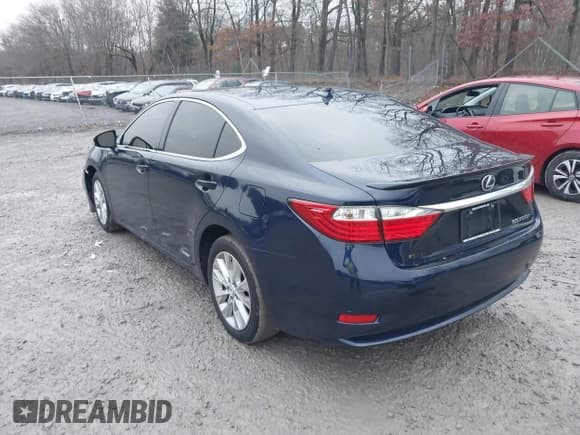 ✅ 2013 Lexus ES 300h • VIN: JTHBW1GG7D2017225 • Lot: 43806976. Wystawiony na IAAI z przebiegiem 184 401 mil. Bezpłatny archiwum sprzedaży aukcyjnych z USA i szczegółowy raport historii pojazdu na DreamBid. Zdjęcie 3.