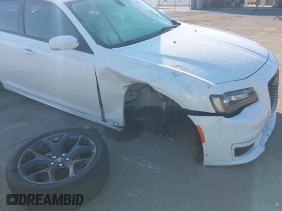 ✅ 2022 Chrysler 300 Touring L • VIN: 2C3CCADG6NH127361 • Лот: 43281503. Опубликован ранее на IAAI с пробегом 26 497 миль. Бесплатный доступ к архиву аукционных продаж из США и подробный отчёт об истории автомобиля на DreamBid. Изображение 6.