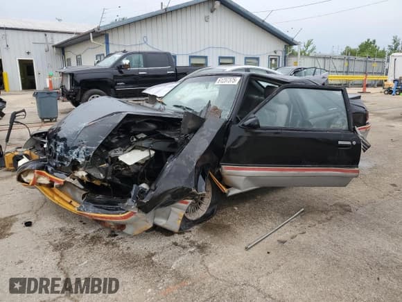 ✅ 1988 Ford Mustang GT • VIN: 1FABP42E4JF110204 • Лот: 61237375. Опубликован ранее на Copart с пробегом 76 243 миль. Бесплатный доступ к архиву аукционных продаж из США и подробный отчёт об истории автомобиля на DreamBid. Изображение 1.