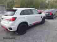 2023 Mitsubishi Outlander ES z VIN JA4ARUAU8PU007536, wystawiony jako IAAI lot #43363060 z przebiegiem 39 272 mil mil oraz . Historia ofert i sprzedaży dostępna na DreamBid. Obrazek 4.