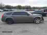 2008 Dodge Magnum z VIN 2D4FV47T98H167521, wystawiony jako IAAI lot #41405642 z przebiegiem 237 140 mil mil oraz . Historia ofert i sprzedaży dostępna na DreamBid. Obrazek 13.