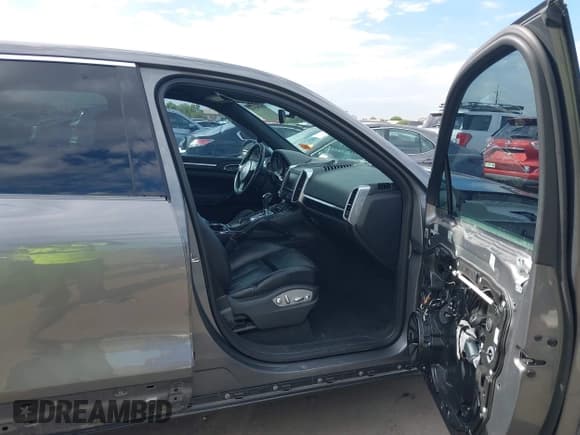 ✅ 2013 Porsche Cayenne • VIN: WP1AA2A25DLA03699 • Lot: 43479219. Wystawiony na IAAI z przebiegiem 120 866 mil. Bezpłatny archiwum sprzedaży aukcyjnych z USA i szczegółowy raport historii pojazdu na DreamBid. Zdjęcie 5.