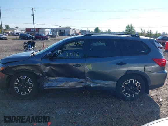 ✅ 2020 Nissan Pathfinder SL • VIN: 5N1DR2CN5LC645476 • Lot: 43225112. Wystawiony na IAAI z przebiegiem 109 708 mil. Bezpłatny archiwum sprzedaży aukcyjnych z USA i szczegółowy raport historii pojazdu na DreamBid. Zdjęcie 15.