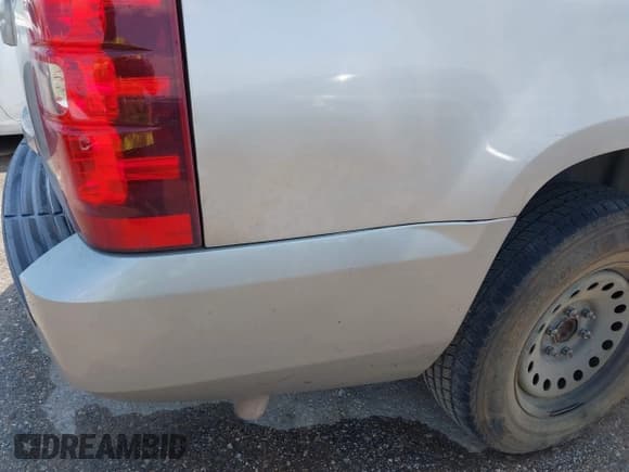 ✅ 2007 Chevrolet Suburban LTZ • VIN: 3GNFC16J77G318878 • Lot: 43017811. Listed on IAAI with 293,693 mi. Free auction sales archive from the USA and detailed vehicle history report at DreamBid. Image 13.