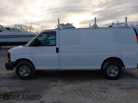 ✅ 2015 Chevrolet Express Cargo • VIN: 1GCWGFCF3F1215870 • Lot: 43807752. Listed on IAAI with 196,987 mi. Free auction sales archive from the USA and detailed vehicle history report at DreamBid. Image 14.