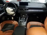 ✅ 2025 Mazda CX-5 Carbon Edition • VIN: JM3KFBAY8S0551410 • Lot: 44061715. Wystawiony na Copart z przebiegiem Nie podano. Bezpłatny archiwum sprzedaży aukcyjnych z USA i szczegółowy raport historii pojazdu na DreamBid. Zdjęcie 8.