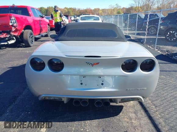 ✅ 2008 Chevrolet Corvette • VIN: 1G1YY36W585115810 • Лот: 43518697. Опубликован ранее на IAAI с пробегом 110 414 миль. Бесплатный доступ к архиву аукционных продаж из США и подробный отчёт об истории автомобиля на DreamBid. Изображение 17.