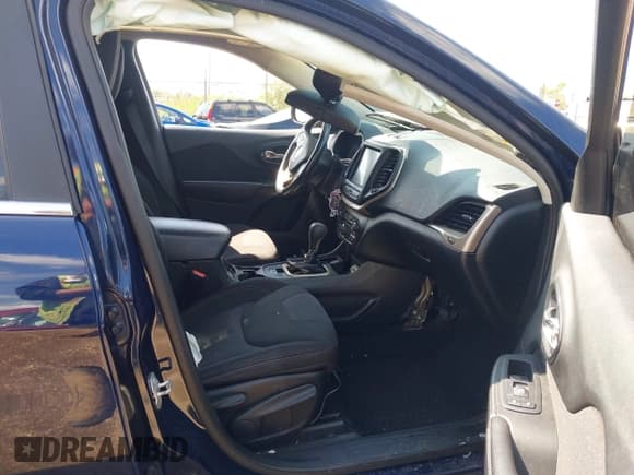 ✅ 2015 Jeep Cherokee Latitude • VIN: 1C4PJMCS1FW513909 • Лот: 43139848. Опубликован ранее на IAAI с пробегом 138 177 миль. Бесплатный доступ к архиву аукционных продаж из США и подробный отчёт об истории автомобиля на DreamBid. Изображение 5.